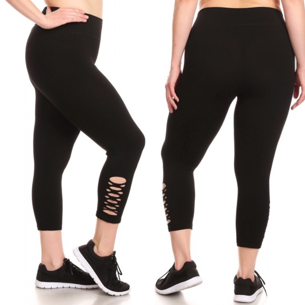 Sports Capri Leggings With Cross Straps